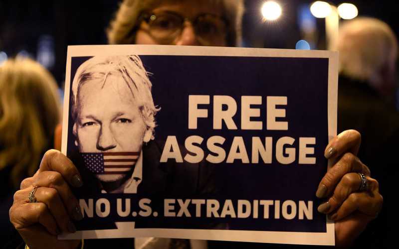 Proces w sprawie ekstradycji Assange'a zostanie wznowiony we wrześniu