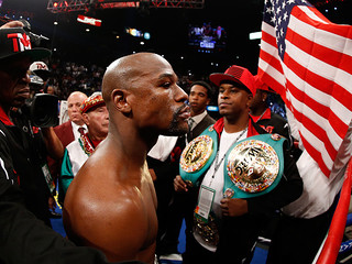 Floyd Mayweather wins 49th and final bout to finish controversial boxing career unbeaten