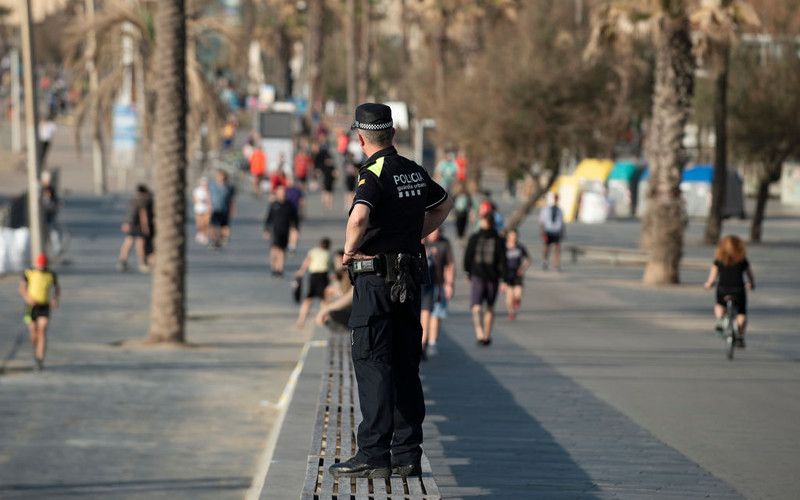 Hiszpania: Gminy proponują podział plażowiczów na grupy wiekowe