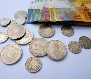 Poles count cost of Swiss franc mortgages