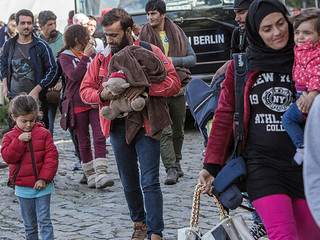 Ekonomiści: "Powinniśmy przyjąć uchodźców z czystej interesowności"