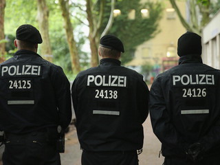 Niemcy: Policjant zastrzelił islamistę, który zranił nożem funkcjonariuszkę