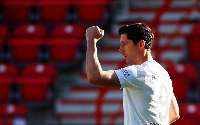 Lewandowski pokonał Gikiewicza z karnego. Wygrana Bayernu