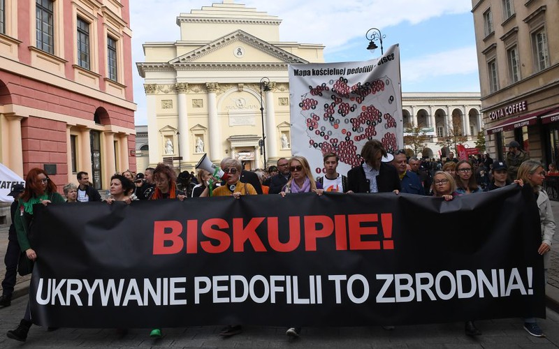 7 na 10 Polaków: Działania rządu ws. pedofilii w Kościele są niewystarczające