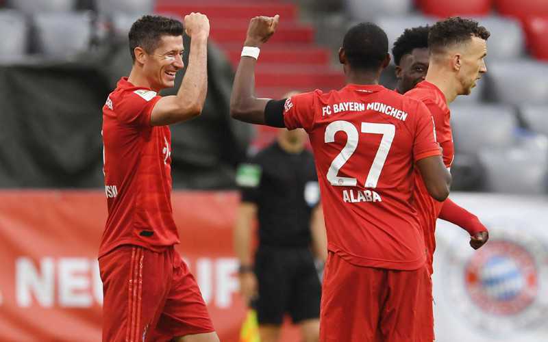 Bayern Munich survive second-half scare to thrash Eintracht Frankfurt and restore four-point lead