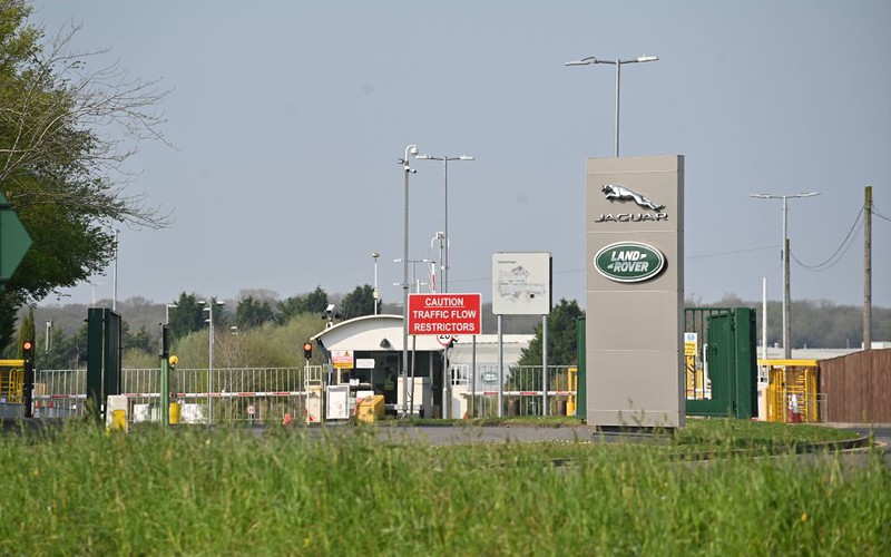 Coronavirus: Jaguar Land Rover in talks over government loan