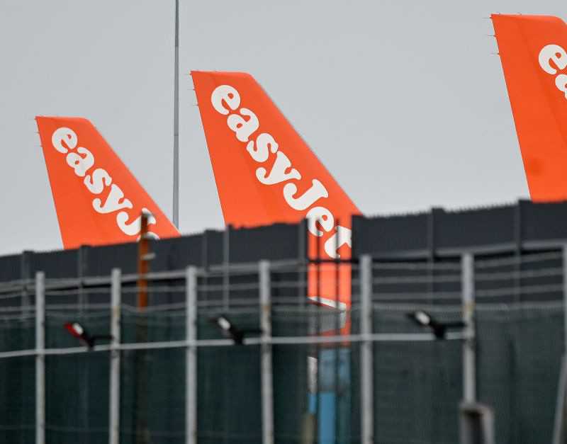 EasyJet will release 30% staff, about 4.5 thousand employees