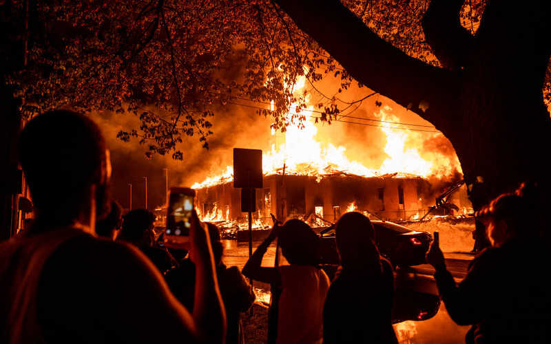 George Floyd killing: fires erupt in Minneapolis as US rocked by third night of protests