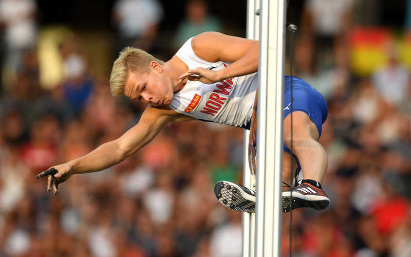 The failed jump of the Norwegian pole vaulter became an internet hit