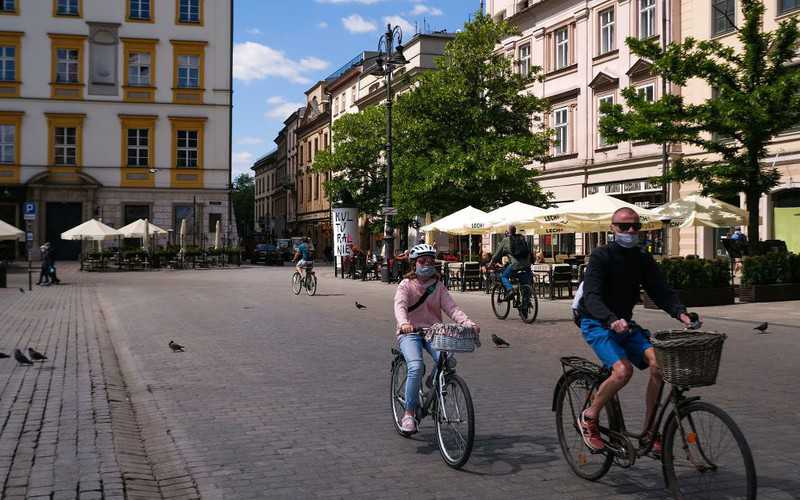 Od dzisiaj w Polsce nie trzeba nosić maseczek na ulicy 