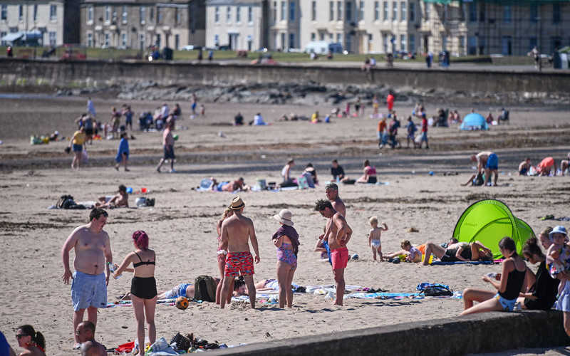 Warm UK weather to continue into next week after sunniest spring on record