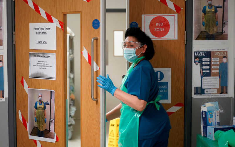 UK coronavirus death toll rises by 324 to 39,369