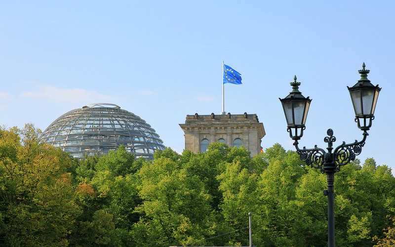 Niemcy: Bundesrat uchwalił prawną ochronę flagi i hymnu UE