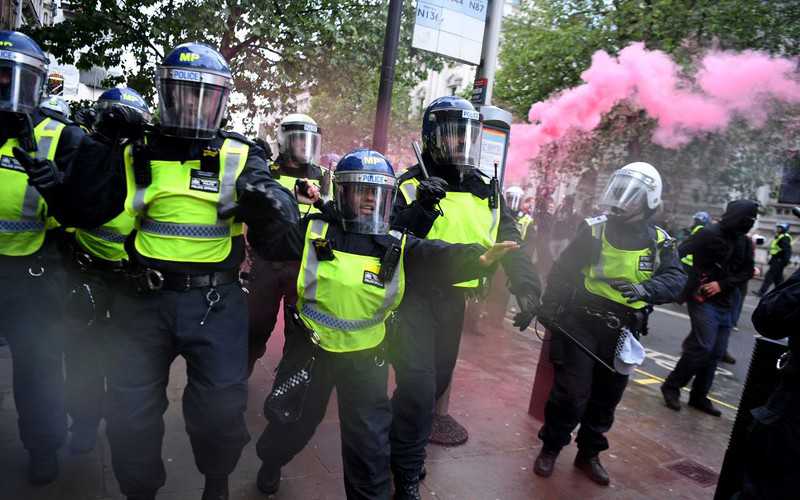 Londyn: Starcia z policją podczas protestu Black Lives Matter
