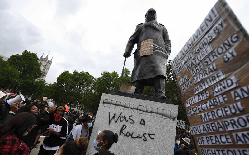 Boris Johnson: Antyrasistowskie protesty zniweczone przez bandytyzm