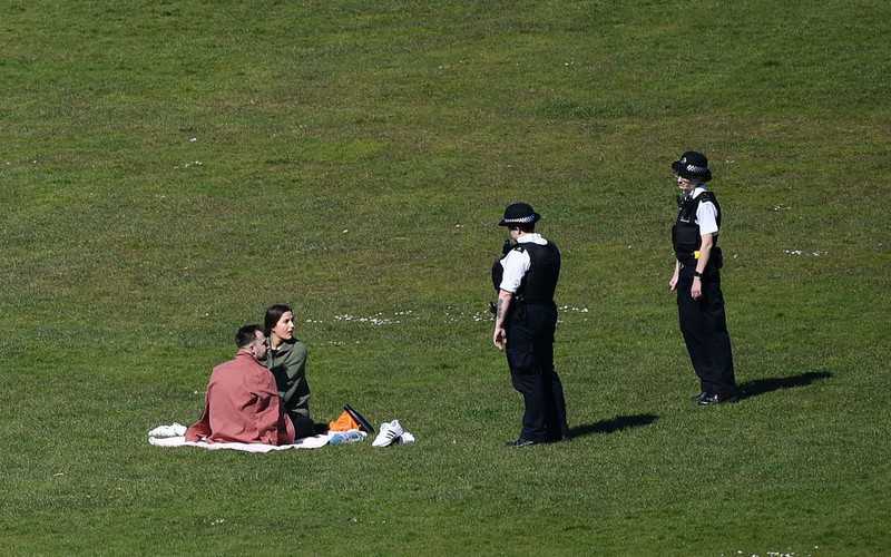 Londyn: Prawie 1 000 kar za złamanie zasad "narodowej kwarantanny"