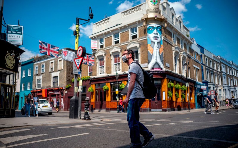 "FT": Some ministers want faster opening of pubs and restaurants