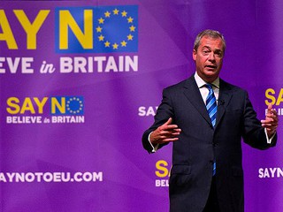 Farage zachęca do wyjścia z Unii za unijne pieniądze?