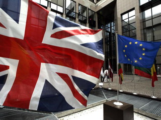 Większość Brytyjczyków opowiada się za pozostaniem w UE