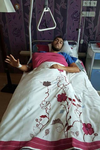 Janowicz after knee surgery