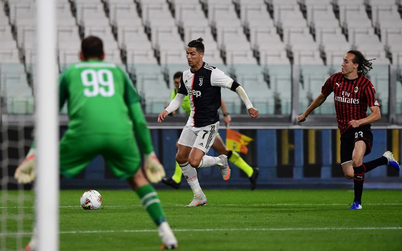 Cristiano Ronaldo misses penalty but Juventus reach Coppa Italia