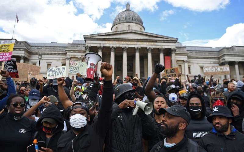 London protests: Demonstrators clash with police