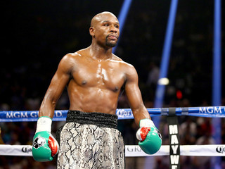 Floyd Mayweather loses 4 luxury cars in trailer fire