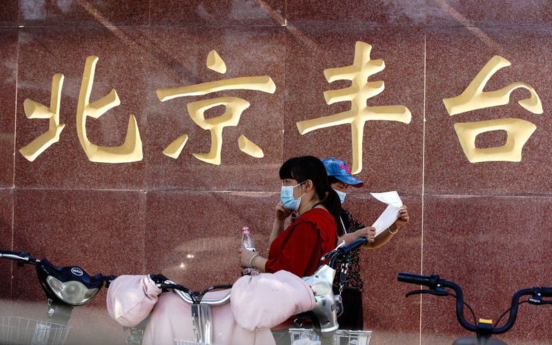 Beijing braces for coronavirus second wave as city shuts market
