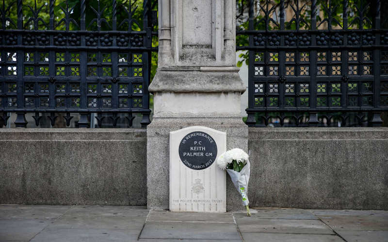 Londyn: 14 dni więzienia za oddanie moczu przy pomniku zabitego policjanta 