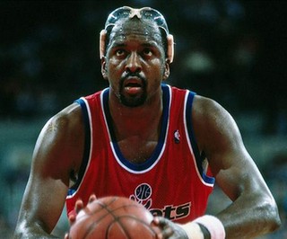 Goggles worn by Moses Malone to hit auction block