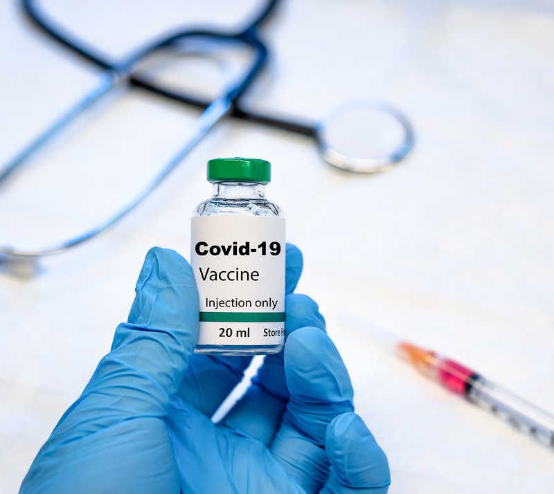 Londyn: Pierwszy ochotnik otrzymał szczepionkę na koronawirusa