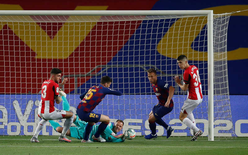 Ivan Rakitic puts stuttering Barcelona back on top in win over Athletic Bilbao
