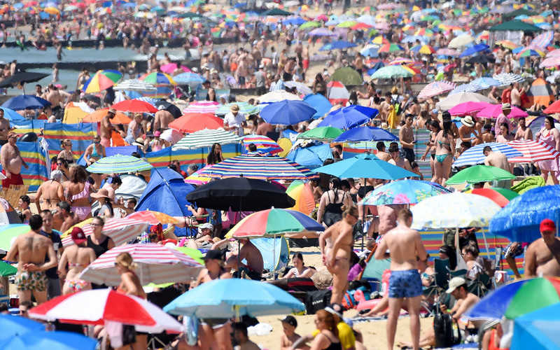 W UK padł tegoroczny rekord ciepła. Tłumy na plażach