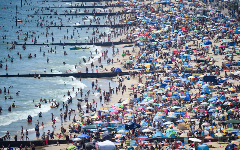 Matt Hancock threatens to close beaches after 500,000 people flock to Dorset coast