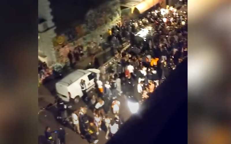 Police 'attacked' at illegal party in Notting Hill