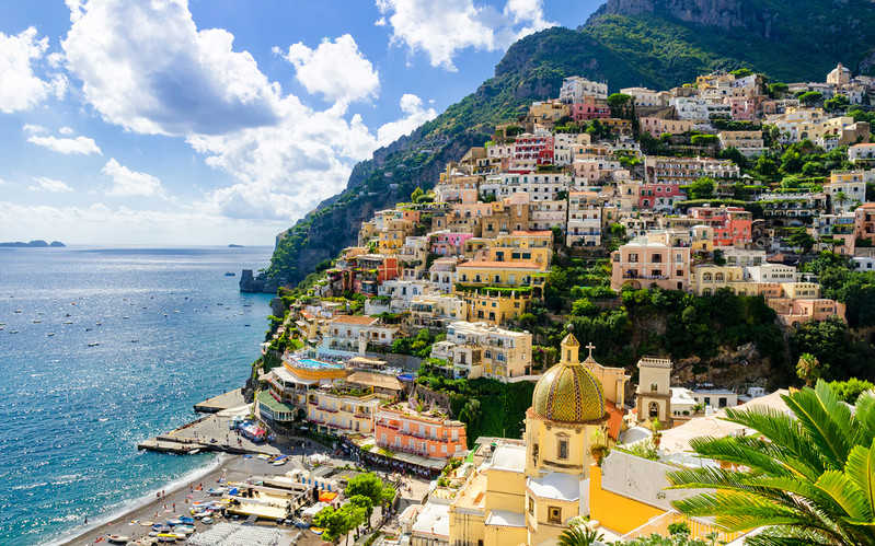 Włochy: Tłumy turystów na Capri, burmistrz zaniepokojony brakiem dystansu społecznego
