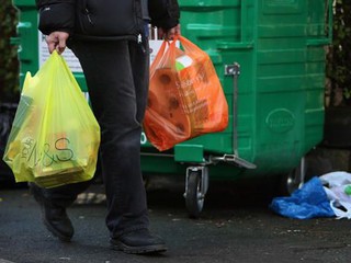 Dzięki opłatom Szkoci zużyli 80 proc. mniej plastikowych toreb