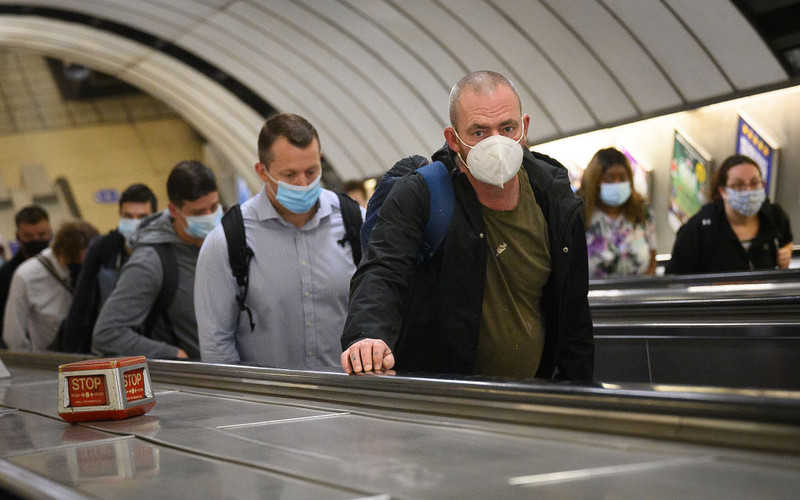 TfL: 90 proc. londyńczyków nosi maski
