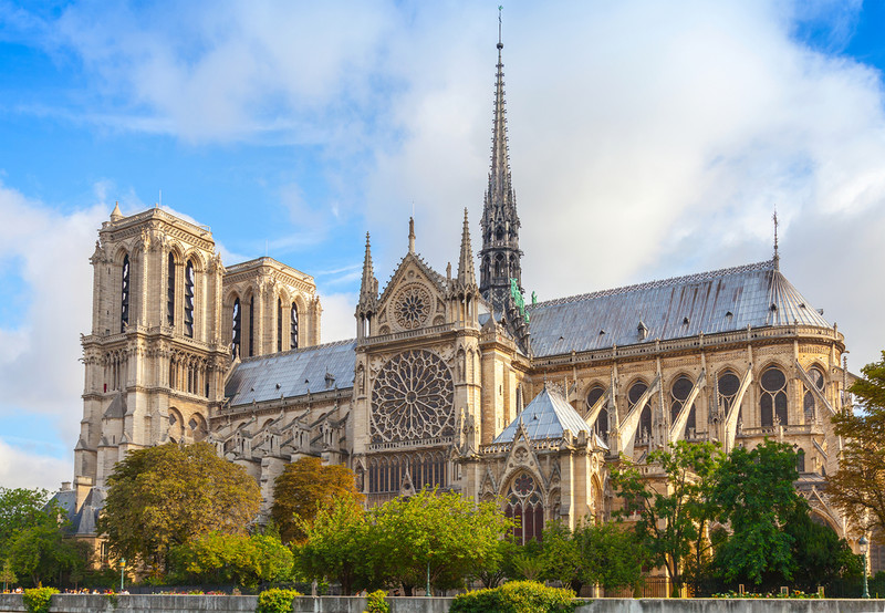 Notre-Dame Cathedral is to be rebuilt in old style