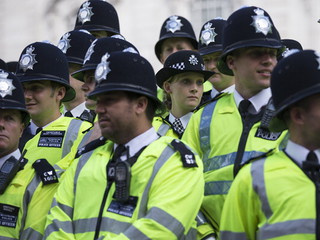 Theresa May: "Na Wyspach jest za dużo białych policjantów"