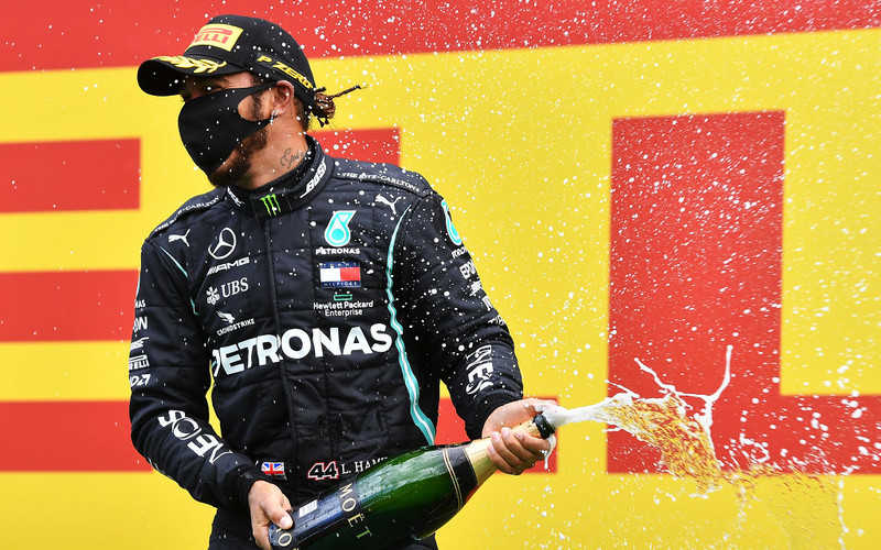 Lewis Hamilton wins Styrian GP