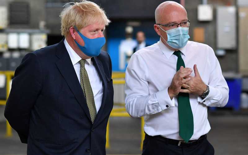 Boris Johnson again points to the benefits of covering the face in stores