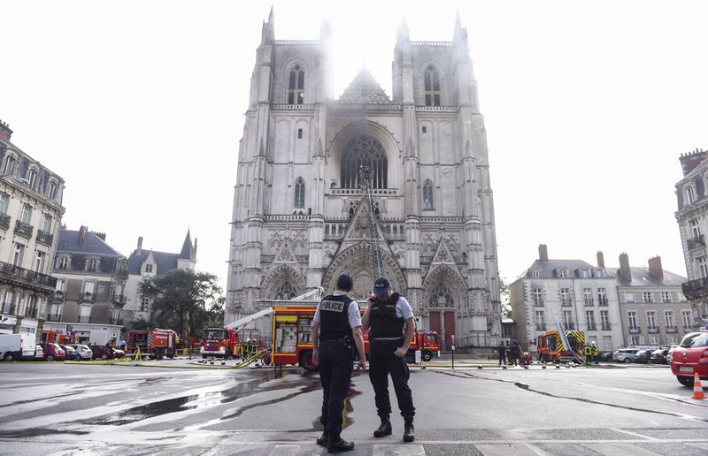 Nantes: Arson suspected in fire at Saint-Pierre-et-Saint-Paul cathedral