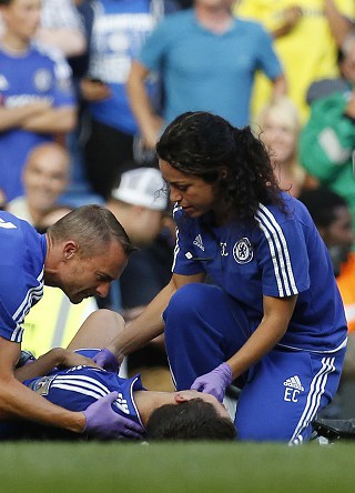 Eva Carneiro to file individual legal claim against Chelsea's José Mourinho