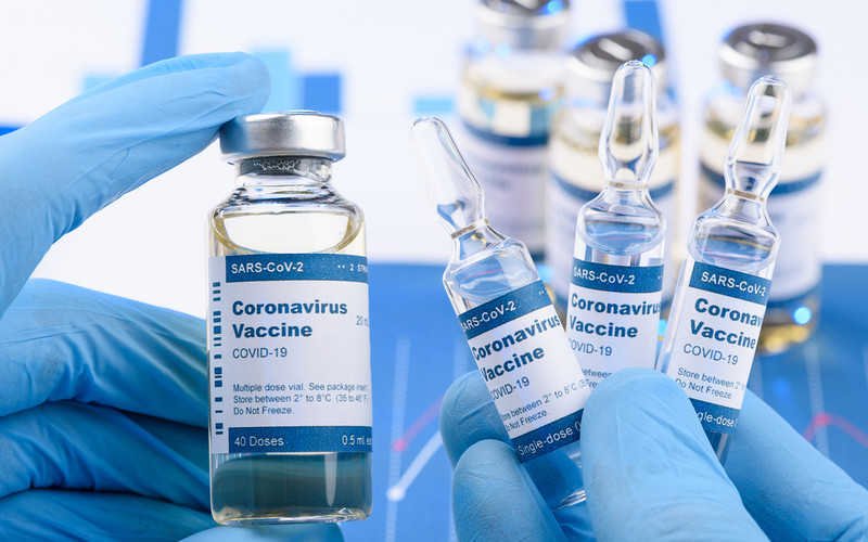 Brytyjczycy zabezpieczyli 90 mln dawek "obiecującej" szczepionki na koronawirusa