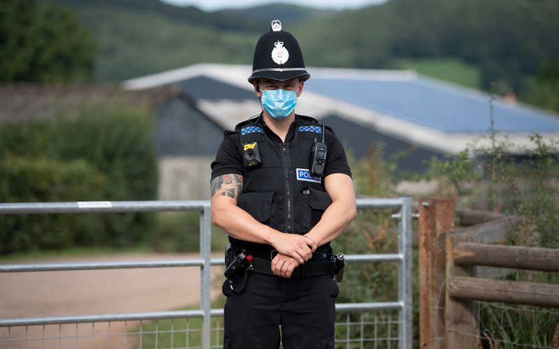Policja w UK: Nie będziemy interweniować, bo ktoś nie założył maseczki