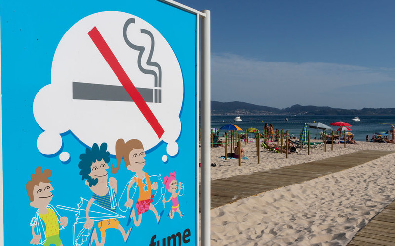 Spain’s ppidemiologists demand no smoking on beaches and terraces