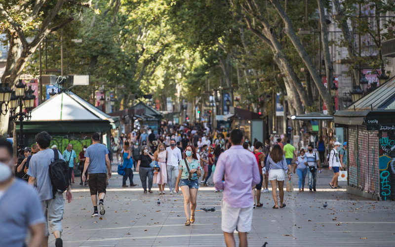 Spain shuts down nightclubs in Barcelona and popular beach resorts of Costa Brava 