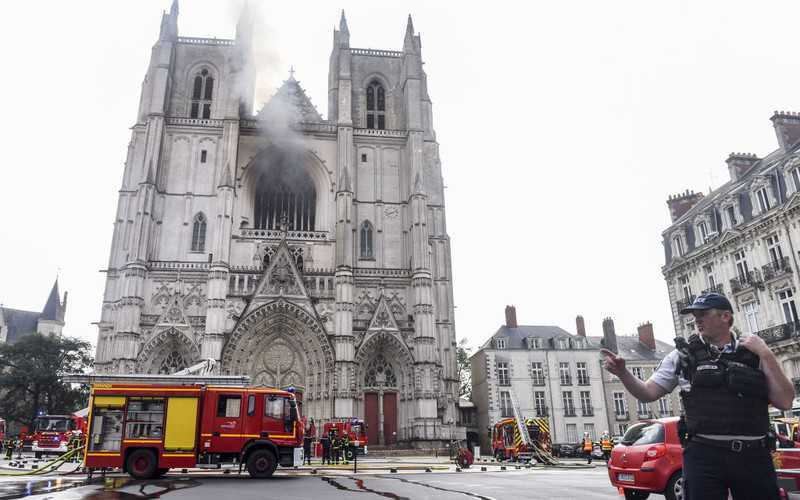 Pożar katedry w Nantes: Kościelny przyznał się do podpalenia