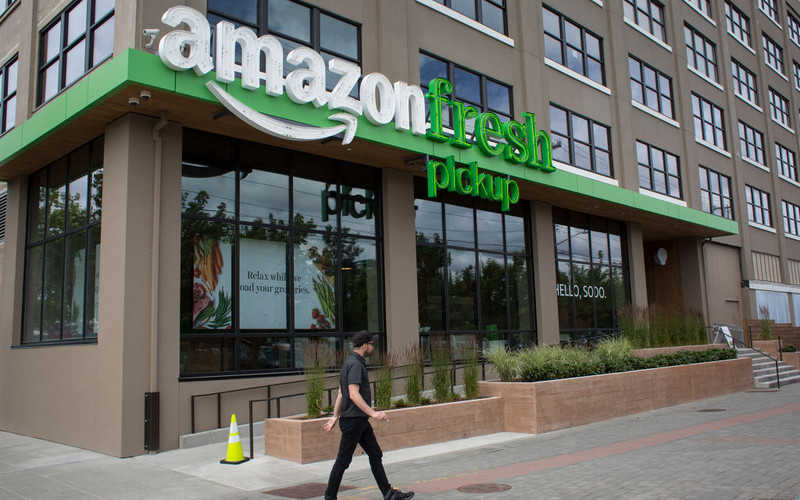 Amazon takes on supermarkets by offering free food delivery service
